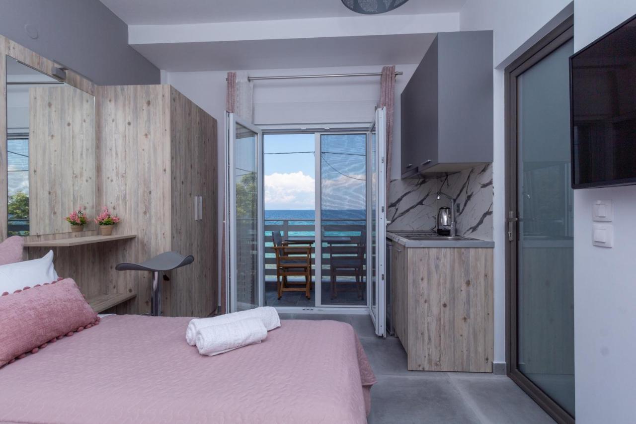 Golden Seaside 1 Apartment Неа Рода Екстериор снимка
