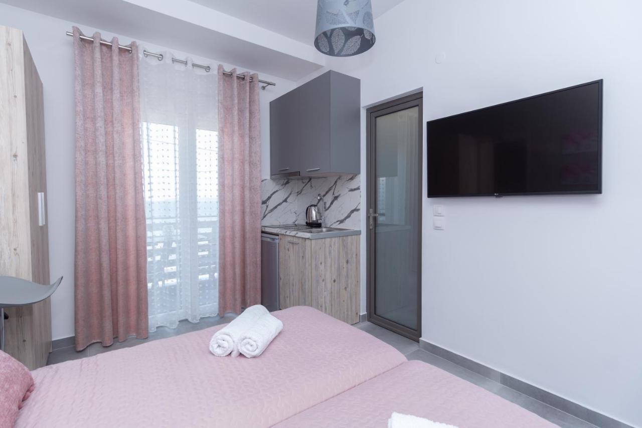 Golden Seaside 1 Apartment Неа Рода Екстериор снимка